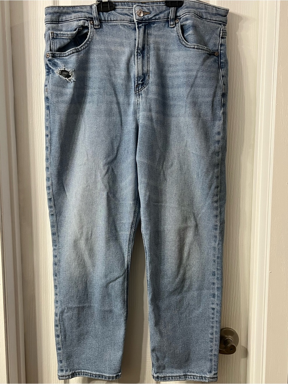 American Eagle Outfitters Light Wash Mom Jeans